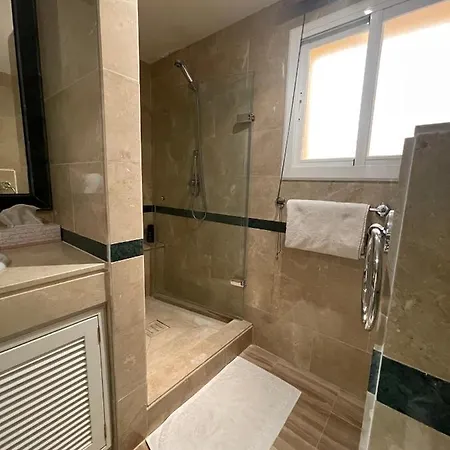 Hacienda Elviria 2 Bedroom Spacious 马尔韦利亚